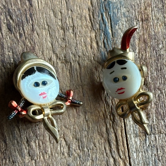 Uncas Mfg Jewelry - Uncas 1949 Figural Face Boy with feather Girl with Pigtails Brooches
